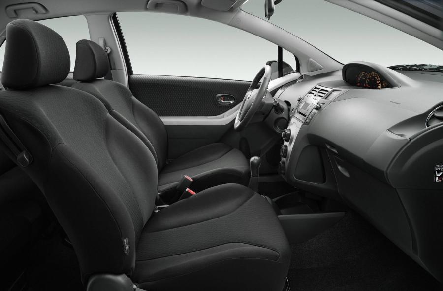  Toyota Yaris 2005 года  (фото 32 из 165)